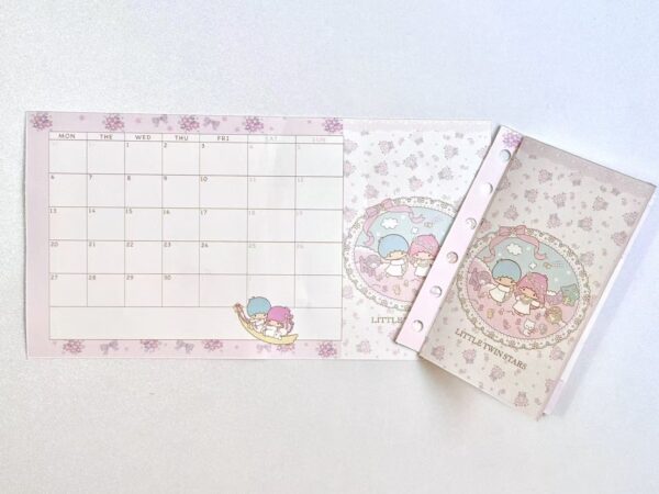 tri-fold leaflet [pre-punched]m5